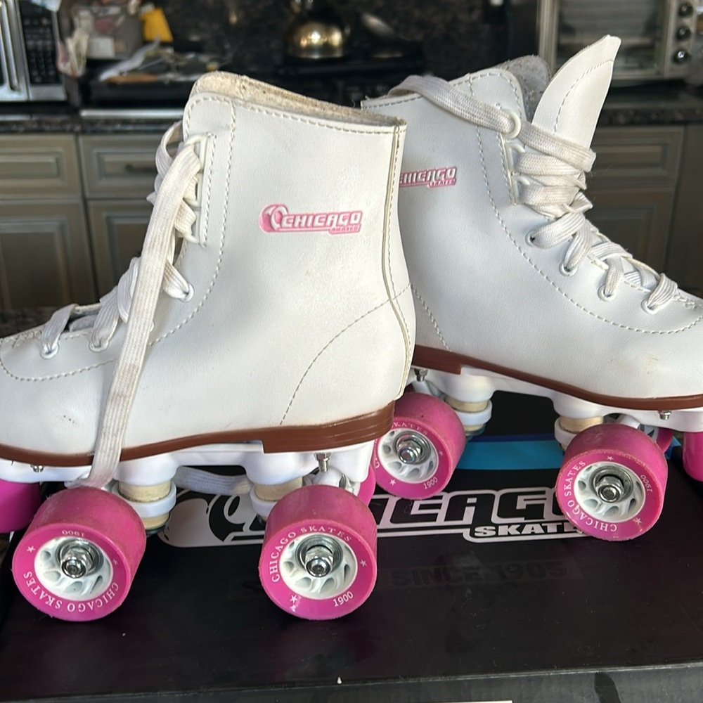 CHICAGO GIRLS PINK SKATE SIZE 2